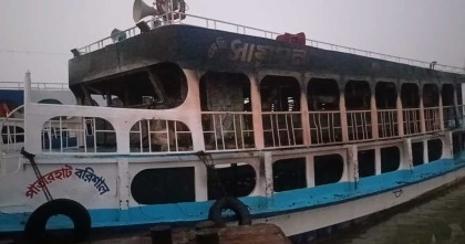 বরিশালে নোঙর করা লঞ্চে আগুন