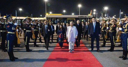 ঢাকার উদ্দেশ্যে রওনা দিয়েছেন প্রধান উপদেষ্টা