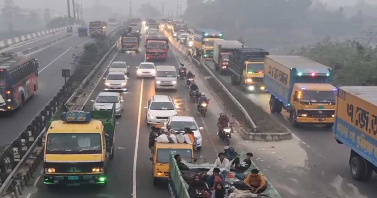 যুমনা সেতুর উপর দুর্ঘটনা, ১৪ কিলোমিটার এলাকা জুড়ে যানজট