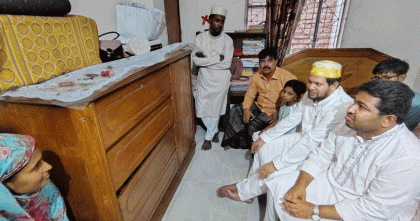 নিহত সুমাইয়ার পরিবারের খোঁজ নিলেন তথ্য উপদেষ্টা