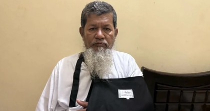 তথ্য উপদেষ্টা মাহফুজের বাবার ওপর হামলা