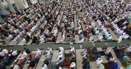 বায়তুল মোকাররমে ঈদের প্রথম জামাত অনুষ্ঠিত:মুসল্লিদের ঢল