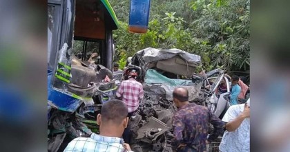 চট্টগ্রামে বাস-মাইক্রোবাস সংঘর্ষে প্রাণ গেল ৭ জনের