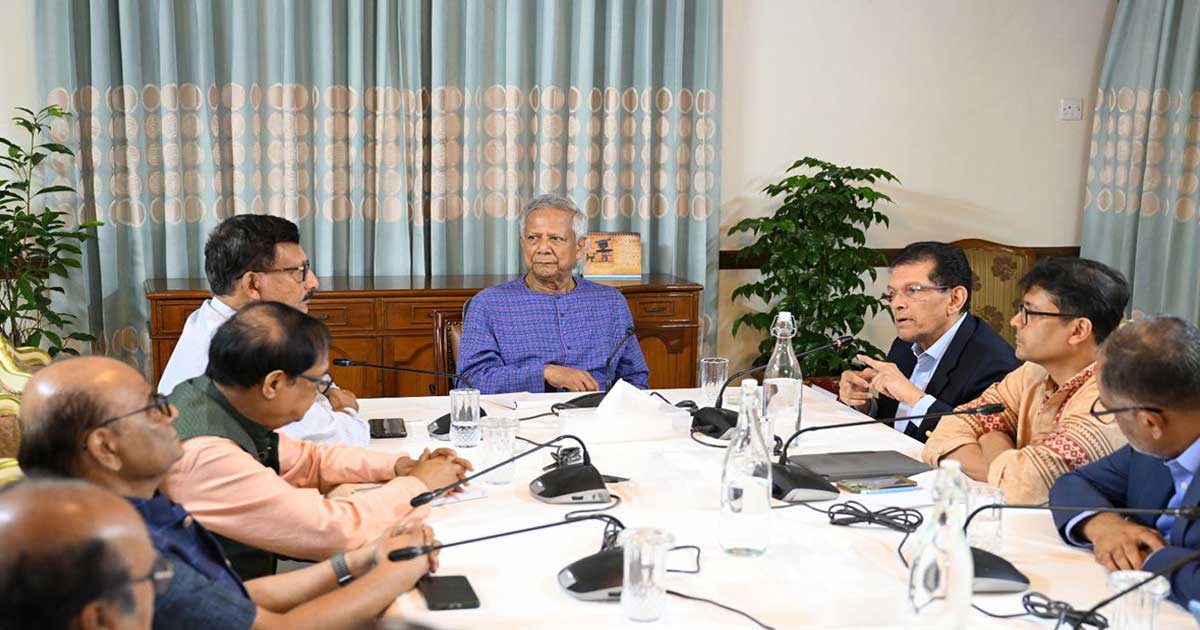 মার্কিন শুল্কারোপ নিয়ে জরুরি বৈঠকে প্রধান উপদেষ্টা