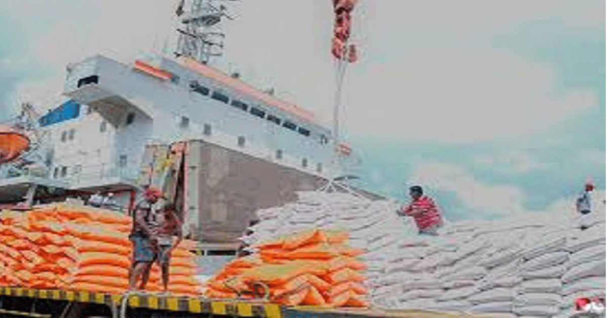 ভিয়েতনাম থেকে দেশে এলো ১২ হাজার ৭শ টন চাল