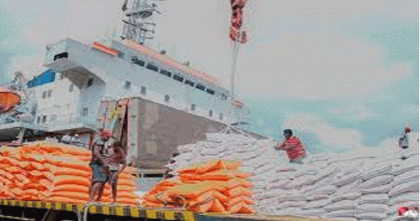 ভিয়েতনাম থেকে দেশে এলো ১২ হাজার ৭শ টন চাল