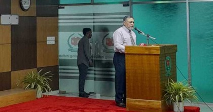 প্রবাসীদের ভোট দেয়ার বিষয়টি খুব সহজ নয়: সিইসি
