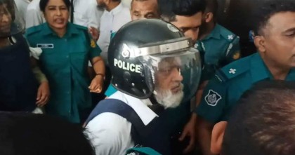 কাঠগড়ায় দাঁড়িয়ে আইনজীবীর ওপর ক্ষেপলেন হাজী সেলিম