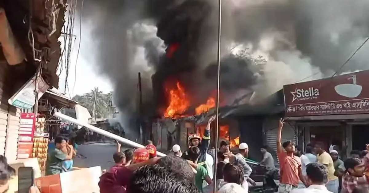 চাঁদপুরের মুন্সিরহাট বাজারে ভয়াবহ অগ্নিকাণ্ড