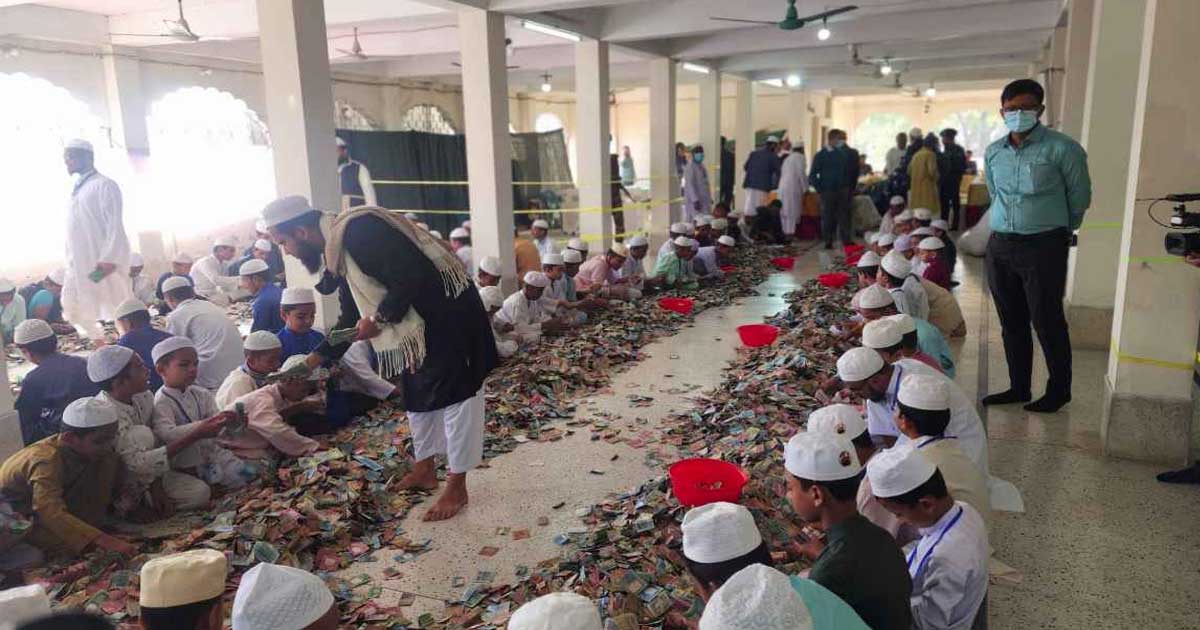 পাগলা মসজিদের দানবাক্সে মিললো ২৮ বস্তা টাকা