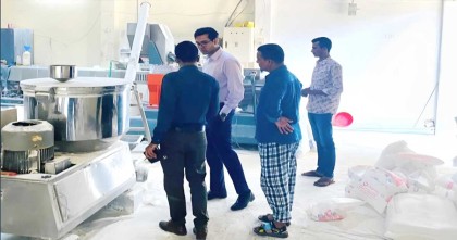 সিরাজগঞ্জে পটেটো চিপস কারখানায়, এক লক্ষ টাকা জরিমানা
