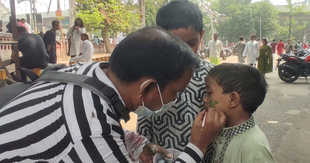 বৈশাখের রঙে রাঙা শিশুদের মুখ