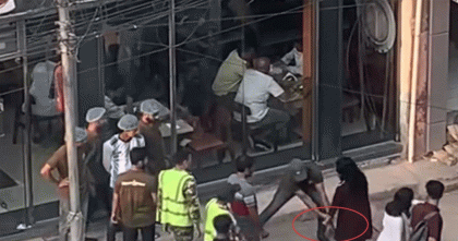 রাজধানীর রামপুরায় তরুণীকে মারধরের ঘটনায় দুইজন পুলিশ হেফাজতে