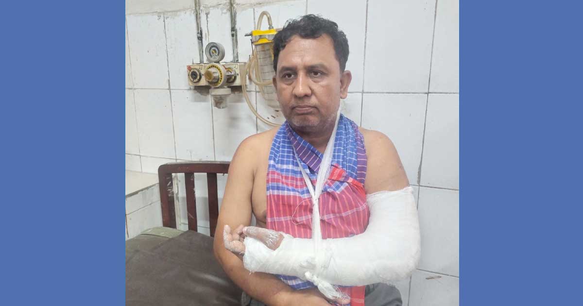 সিংগাইরে সংবাদ প্রকাশের জেরে সাংবাদিকের উপর সন্ত্রাসী হামলা