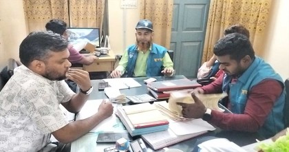 সাব রেজিস্ট্রার অফিসে দুদকের অভিযান, নৈশপ্রহরীর পকেট থেকে ৪০ হাজার টাকা উদ্ধার