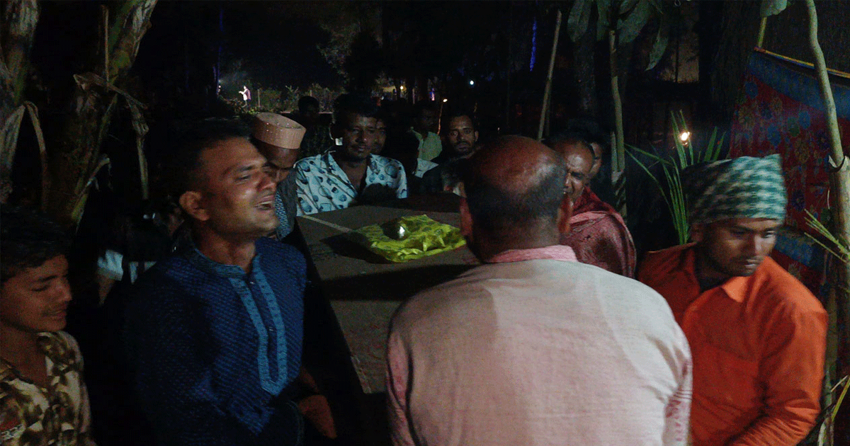 হাতীবান্ধা সীমান্তে বিএসএফের গুলিতে নিহত হাসিবুলের মরদেহ পরিবারের কাছে হস্তান্তর