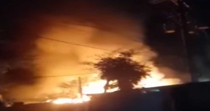 নোয়াখালীতে আগুনে পুড়ল ৮ দোকান