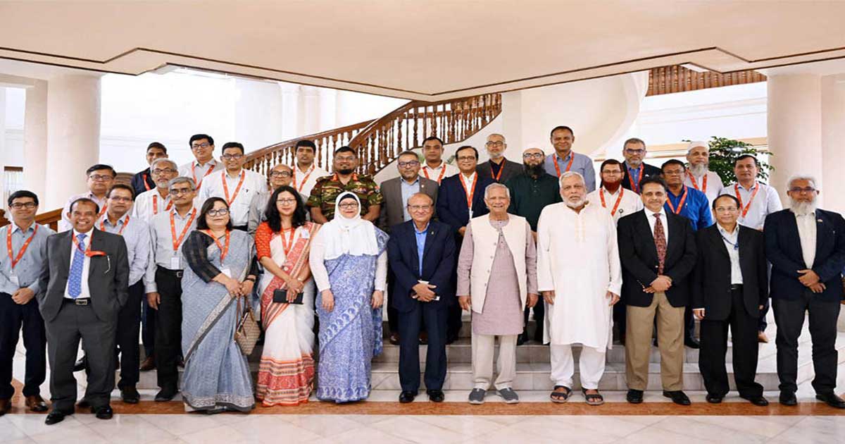 ঝামেলামুক্ত ঈদ উপহার দেয়ায় কর্মকর্তাদের ধন্যবাদ দিলেন প্রধান উপদেষ্টা