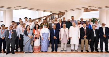 ঝামেলামুক্ত ঈদ উপহার দেয়ায় কর্মকর্তাদের ধন্যবাদ দিলেন প্রধান উপদেষ্টা