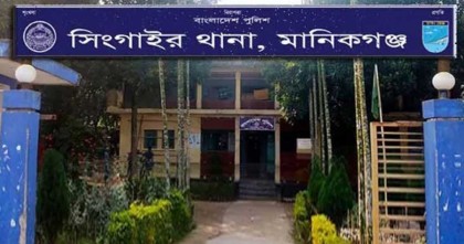 সিংগাইরে আসামী গ্রেফতার করতে গিয়ে এসআই সহ ৩ পুলিশ আহত গ্রেপ্তার- ৪ 
