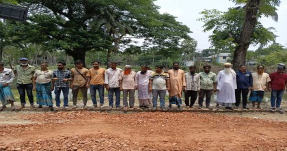 টিএনটি সড়কে ভেজাল ইটের ছড়াছড়ি: তালতলীতে জনগণের জোড়ালো বিক্ষোভ, দুর্নীতির বিরুদ্ধে হুঁশিয়ারি
