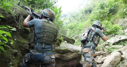 কাশ্মীরে ভারতীয় সেনা ও বিদ্রোহীদের ব্যাপক গোলাগুলি