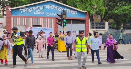 পথচারী পারাপারে সিগন্যাল লাইট উদ্বোধন