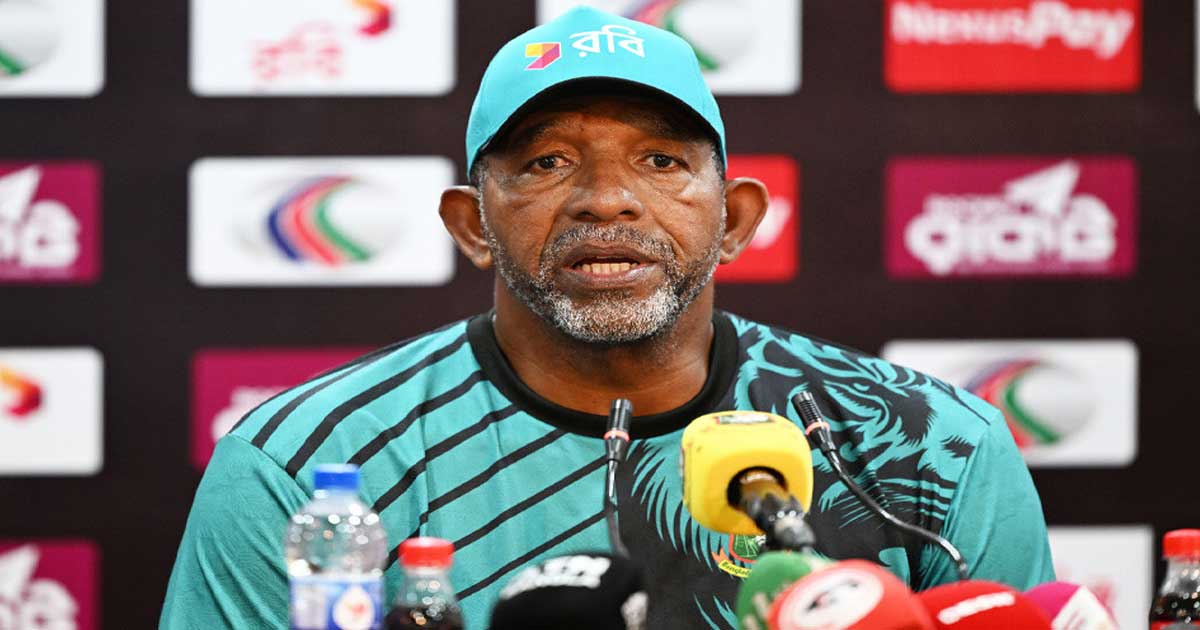বিজয়ের দলে জায়গা পাওয়ার প্রক্রিয়া আদর্শ নয়, বলছেন সিমন্স