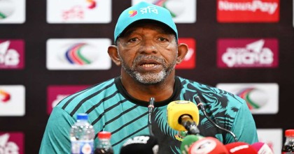 বিজয়ের দলে জায়গা পাওয়ার প্রক্রিয়া আদর্শ নয়, বলছেন সিমন্স