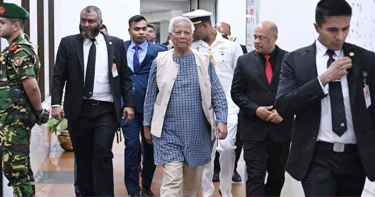 দেশে ফিরলেন প্রধান উপদেষ্টা
