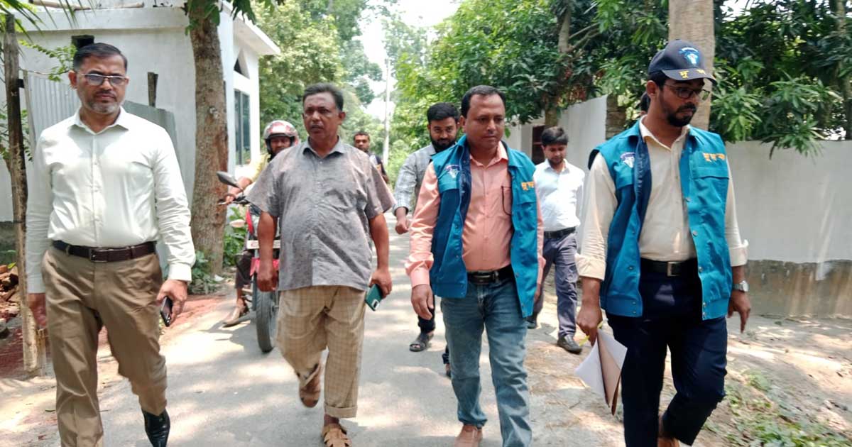 জাজিরায় এলজিইডির সড়ক নির্মাণে অনিয়মের অভিযোগে দুদকের অভিযান