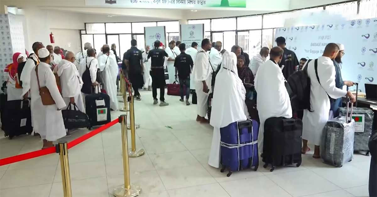 হজযাত্রায় প্রথম দিনে ঢাকা ছাড়লেন ৩৬০৭ জন, ব্যবস্থাপনা নিয়ে সন্তুষ্টি