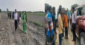 হরিরামপুরে অবৈধভাবে ফসলি জমির মাটি কাটায় দুইজনকে ১ লাখ টাকা জরিমানা