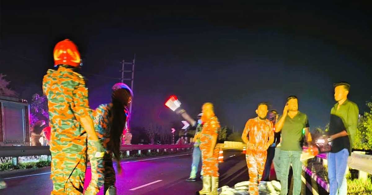 পথচারীকে চাপা দিয়ে পালানোর সময় চালকসহ প্রাইভেটকার আটক