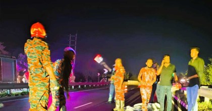 পথচারীকে চাপা দিয়ে পালানোর সময় চালকসহ প্রাইভেটকার আটক