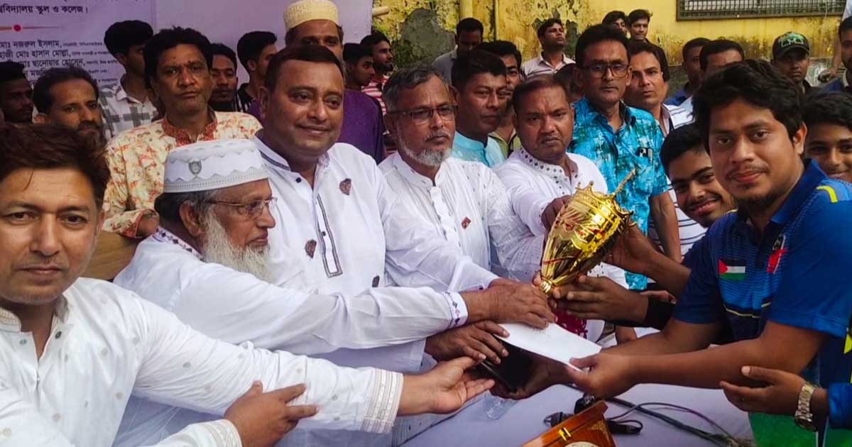 সাভারে শর্ট পিচ ক্রিকেট টুর্নামেন্টের ফাইনাল খেলা ও পুরস্কার বিতরণ
