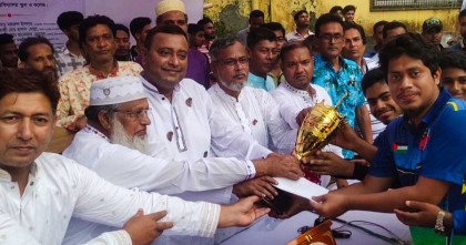 সাভারে শর্ট পিচ ক্রিকেট টুর্নামেন্টের ফাইনাল খেলা ও পুরস্কার বিতরণ
