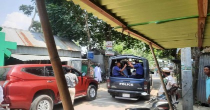 সিরাজগঞ্জে পরীক্ষা কেন্দ্রে উত্তর বলে দেওয়ায় ১০ শিক্ষক গ্রেপ্তার