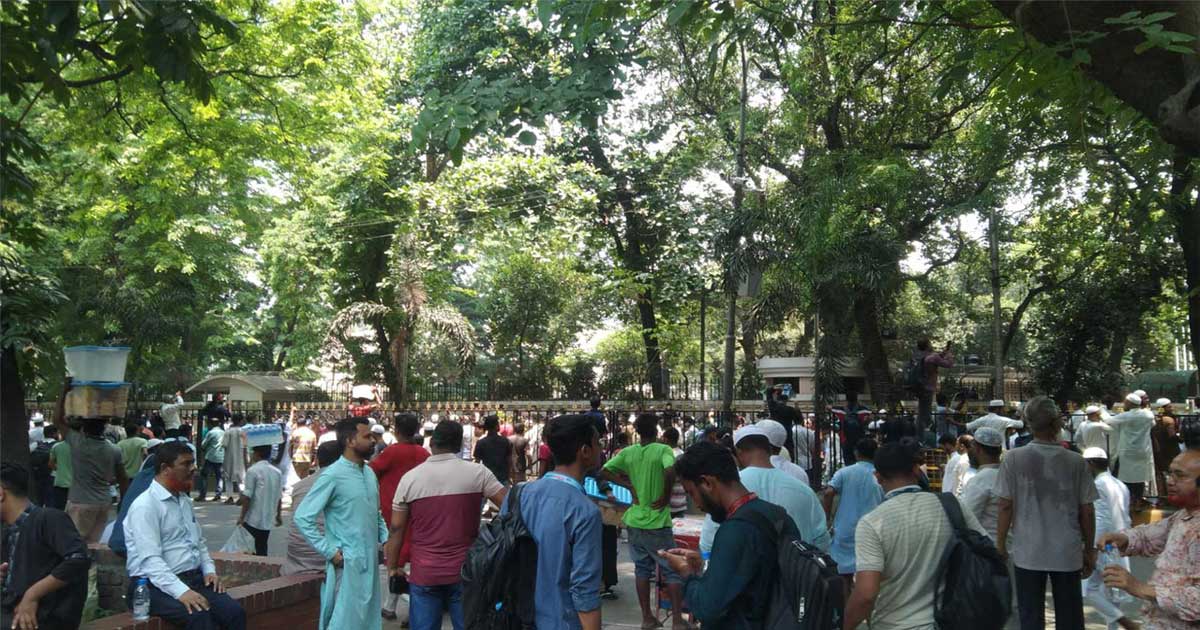 আওয়ামী লীগ নিষিদ্ধের দাবি সরকার গুরুত্বের সাথে বিবেচনা করছে