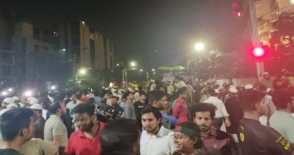 শাহবাগ ছেড়ে হোটেল ইন্টারকন্টিনেন্টাল মোড়ে আন্দোলনকারীরা