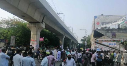 দ্বিতীয় দিনের মতো শাহবাগে ছাত্র-জনতা, যান চলাচল বন্ধ