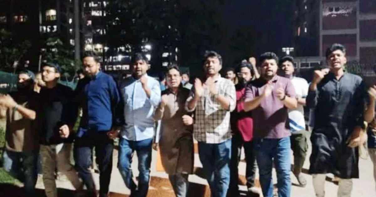 আওয়ামী লীগ নিষিদ্ধে জাবিতে মিষ্টি বিতরণ
