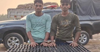 ৩৬৫ বোতল ফেনসিডিলসহ দুই ভাই গ্রেফতার