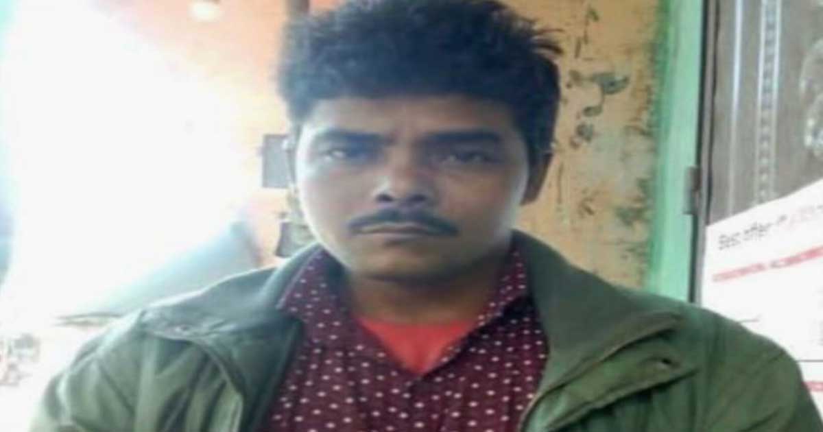 নলছিটিতে স্কুল শিক্ষককে প্রকাশ্যে মারধর, থানায় জিডি