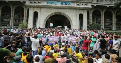 ইশরাককে মেয়রের দায়িত্ব বুঝিয়ে দেওয়ার দাবিতে বিক্ষোভ