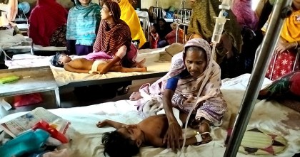 বাবার হাতে মায়ের মৃত্যু, হাসপাতালে কাতরাচ্ছে দুই শিশু 