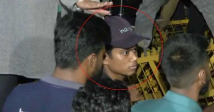 যা বল্লেন উপদেষ্টা মাহফুজকে বোতল ছুড়ে মারা যুবক