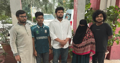 মাহফুজ আলমকে পানির বোতল নিক্ষেপ করা শিক্ষার্থীকে জিজ্ঞাসাবাদ শেষে পরিবারের কাছে হস্তান্তর