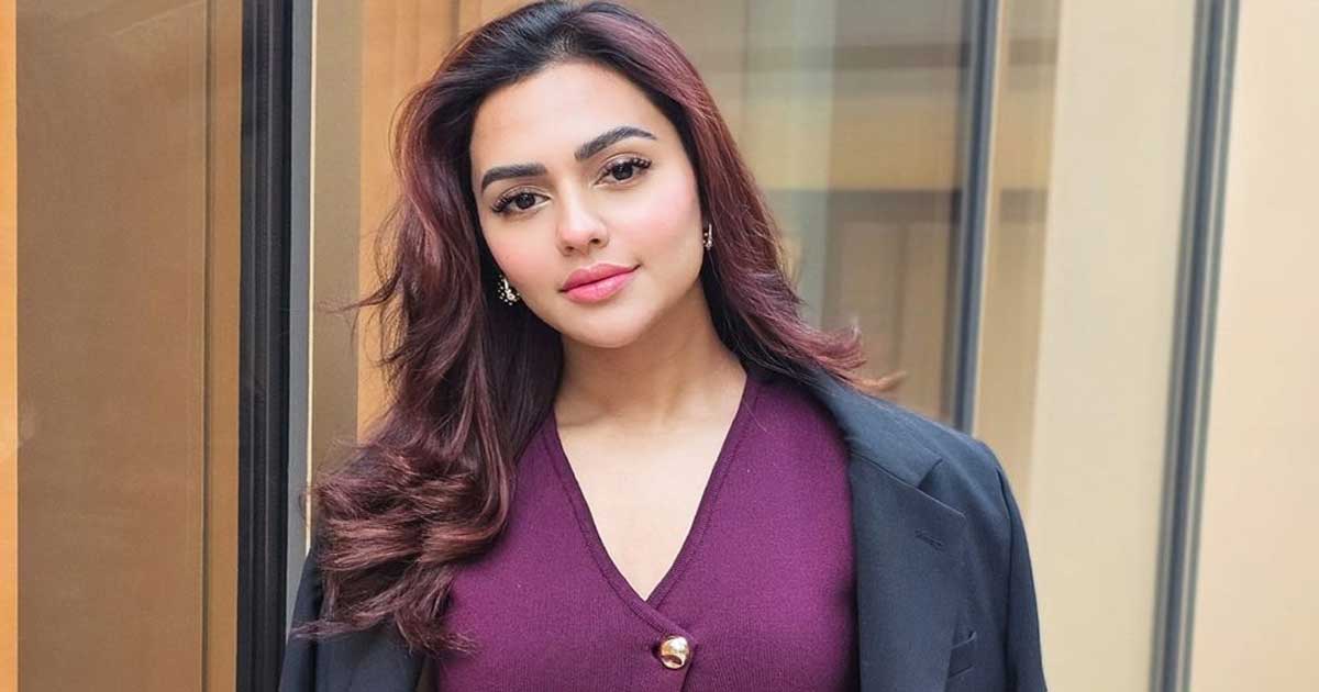 বিমানবন্দরে আটক নুসরাত ফারিয়াকে নেয়া হচ্ছে ডিবি কার্যালয়ে