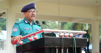 সেবা দেয়ার মাধ্যমে জনগণের মন জয় করতে হবে: ডিএমপি কমিশনার